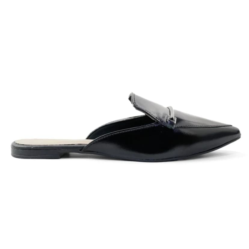 Mule preto atemporal em vista lateral