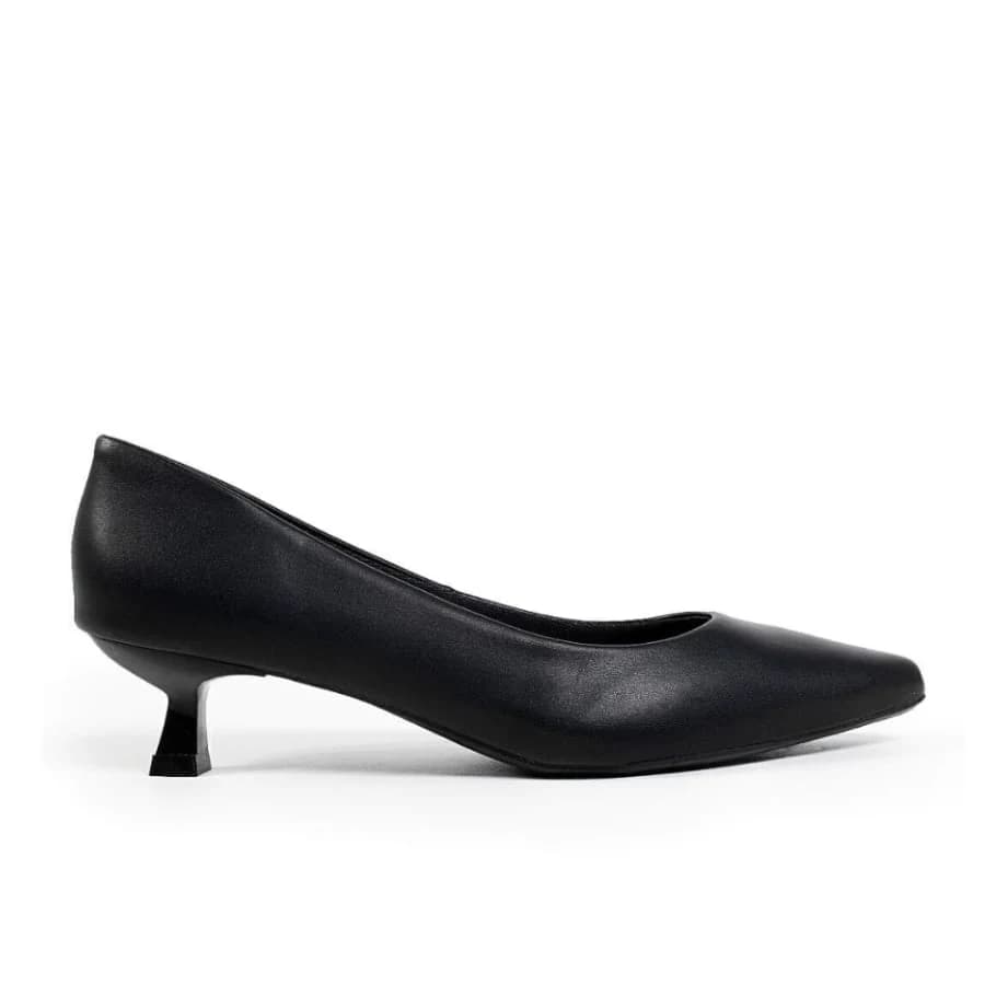 Scarpin LRW preto de salto 4 cm em vista complementar