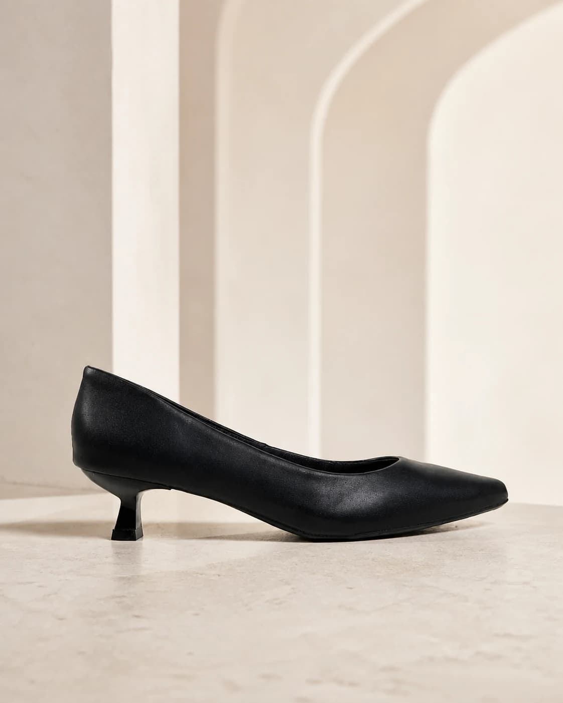 Scarpin preto de salto 4 cm