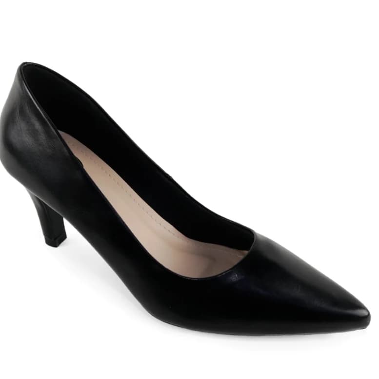 Scarpin LRW preto de salto 6 cm em detalhe